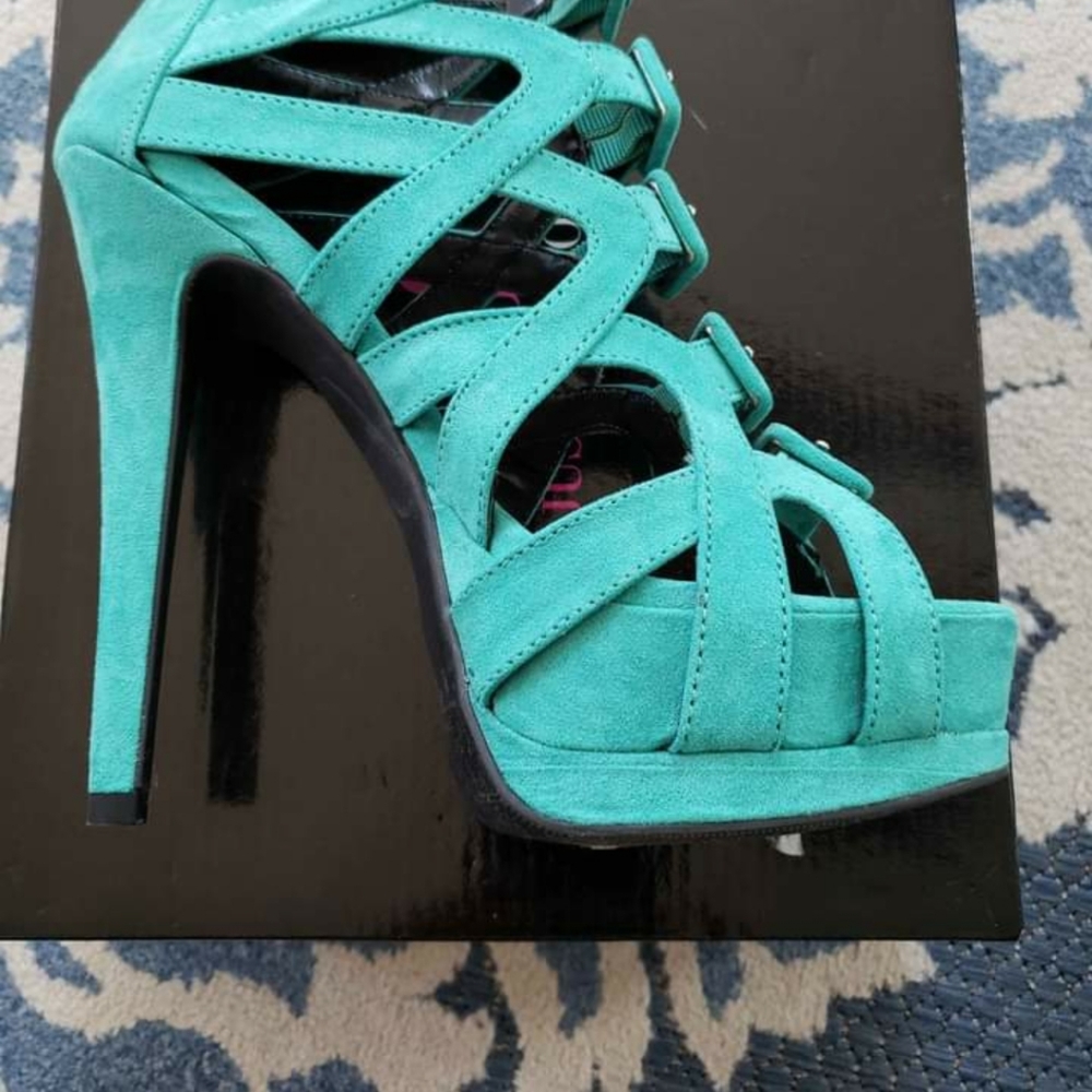 Pumps - Picture 4 of 5